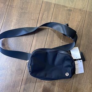 Lululemon everywhere belt bag